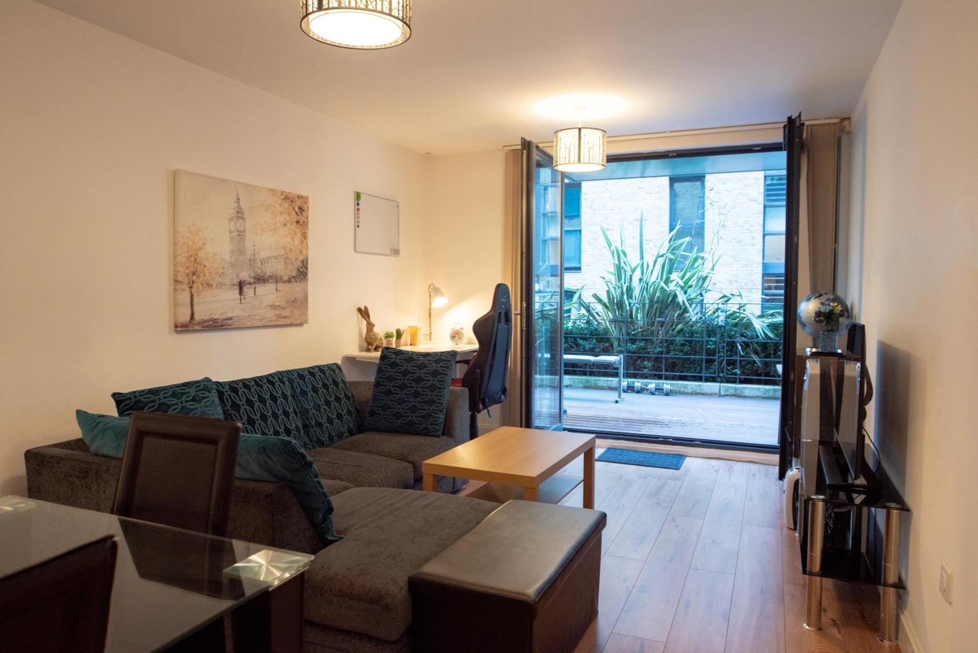 Spacious 1 Bed Apartment With Workspace, Coffee & Free Secure Parking 버밍엄 외부 사진