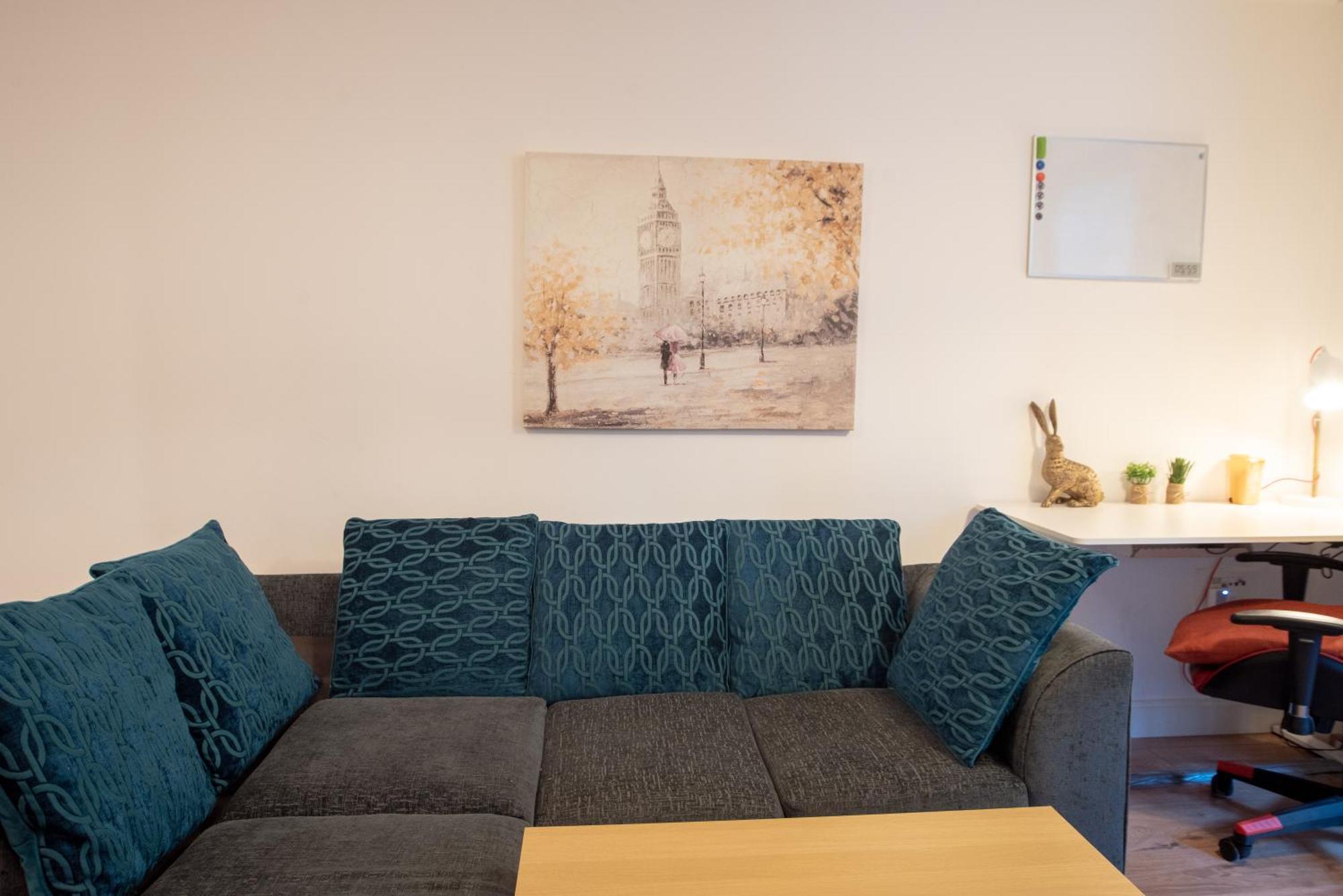 Spacious 1 Bed Apartment With Workspace, Coffee & Free Secure Parking 버밍엄 외부 사진