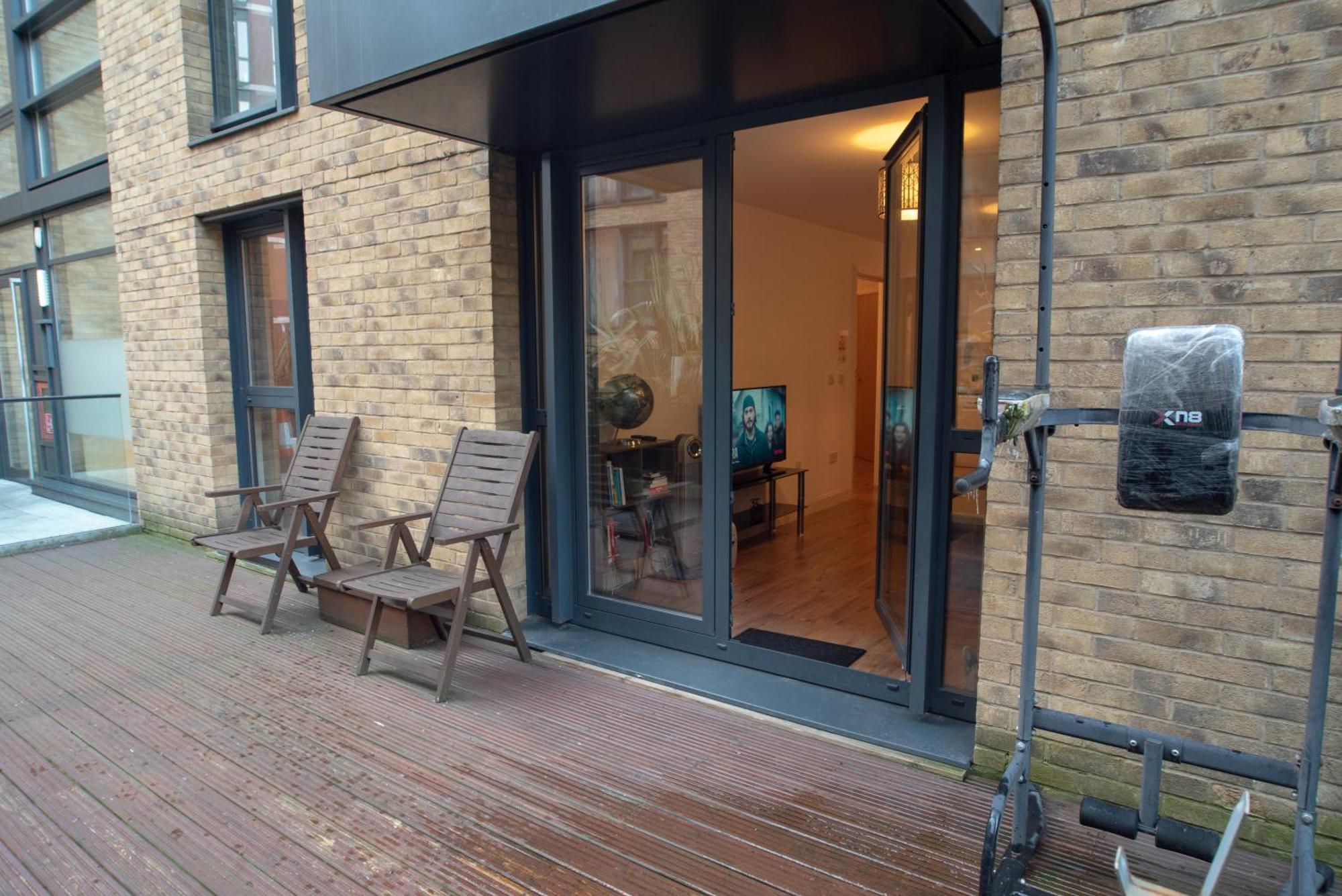 Spacious 1 Bed Apartment With Workspace, Coffee & Free Secure Parking 버밍엄 외부 사진