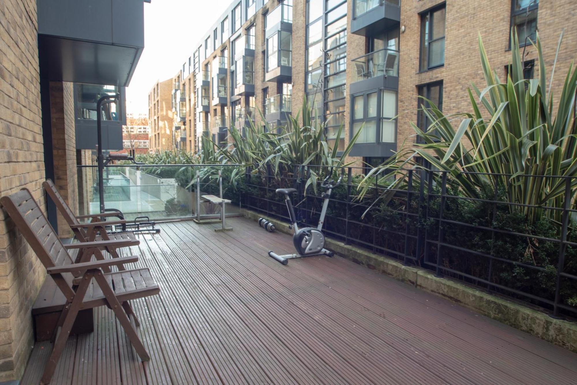 Spacious 1 Bed Apartment With Workspace, Coffee & Free Secure Parking 버밍엄 외부 사진