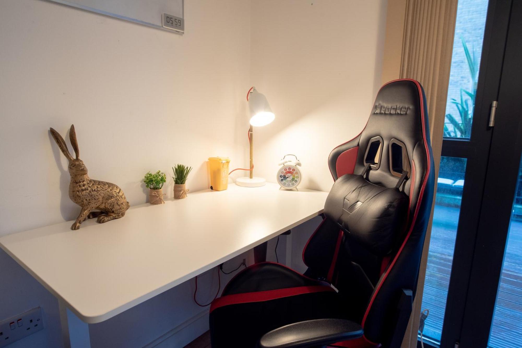 Spacious 1 Bed Apartment With Workspace, Coffee & Free Secure Parking 버밍엄 외부 사진