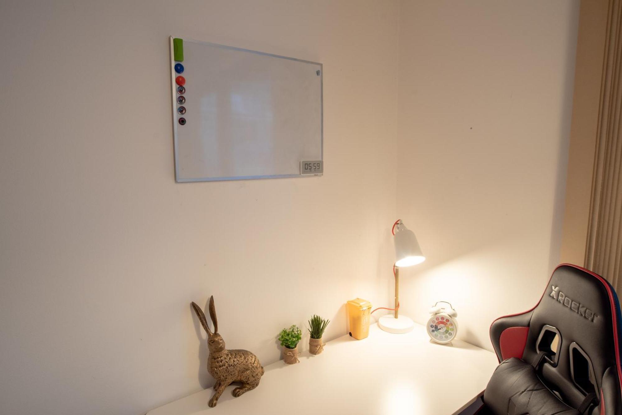 Spacious 1 Bed Apartment With Workspace, Coffee & Free Secure Parking 버밍엄 외부 사진