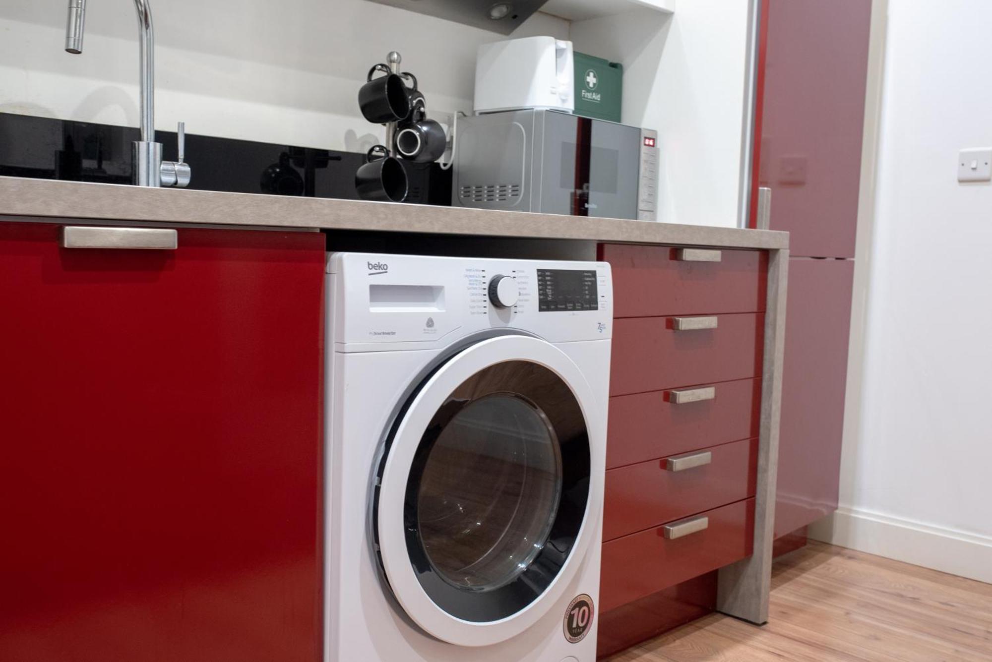 Spacious 1 Bed Apartment With Workspace, Coffee & Free Secure Parking 버밍엄 외부 사진