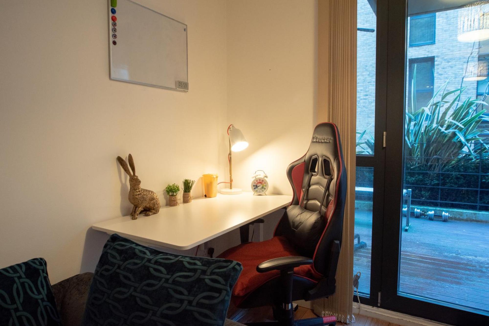 Spacious 1 Bed Apartment With Workspace, Coffee & Free Secure Parking 버밍엄 외부 사진