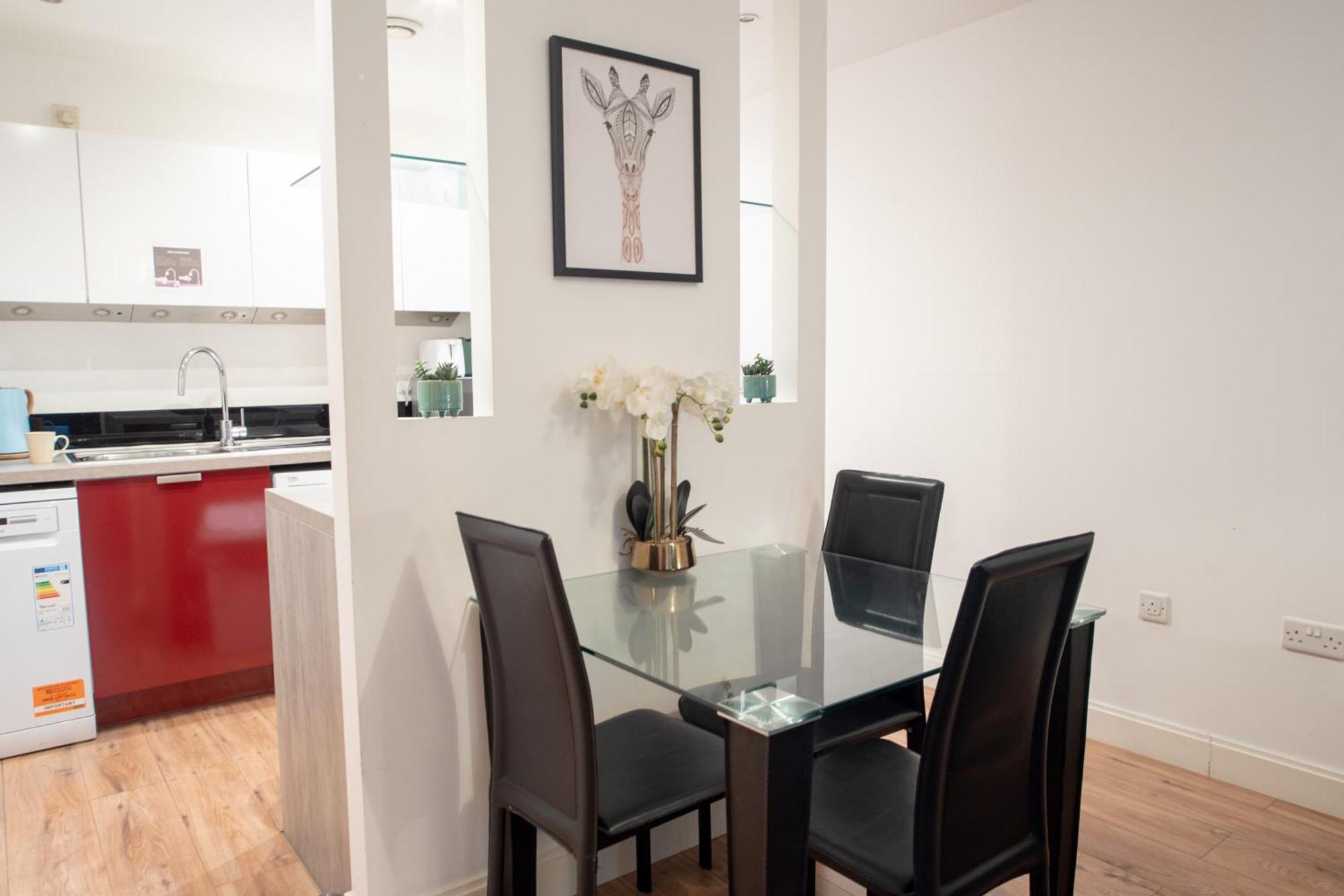 Spacious 1 Bed Apartment With Workspace, Coffee & Free Secure Parking 버밍엄 외부 사진