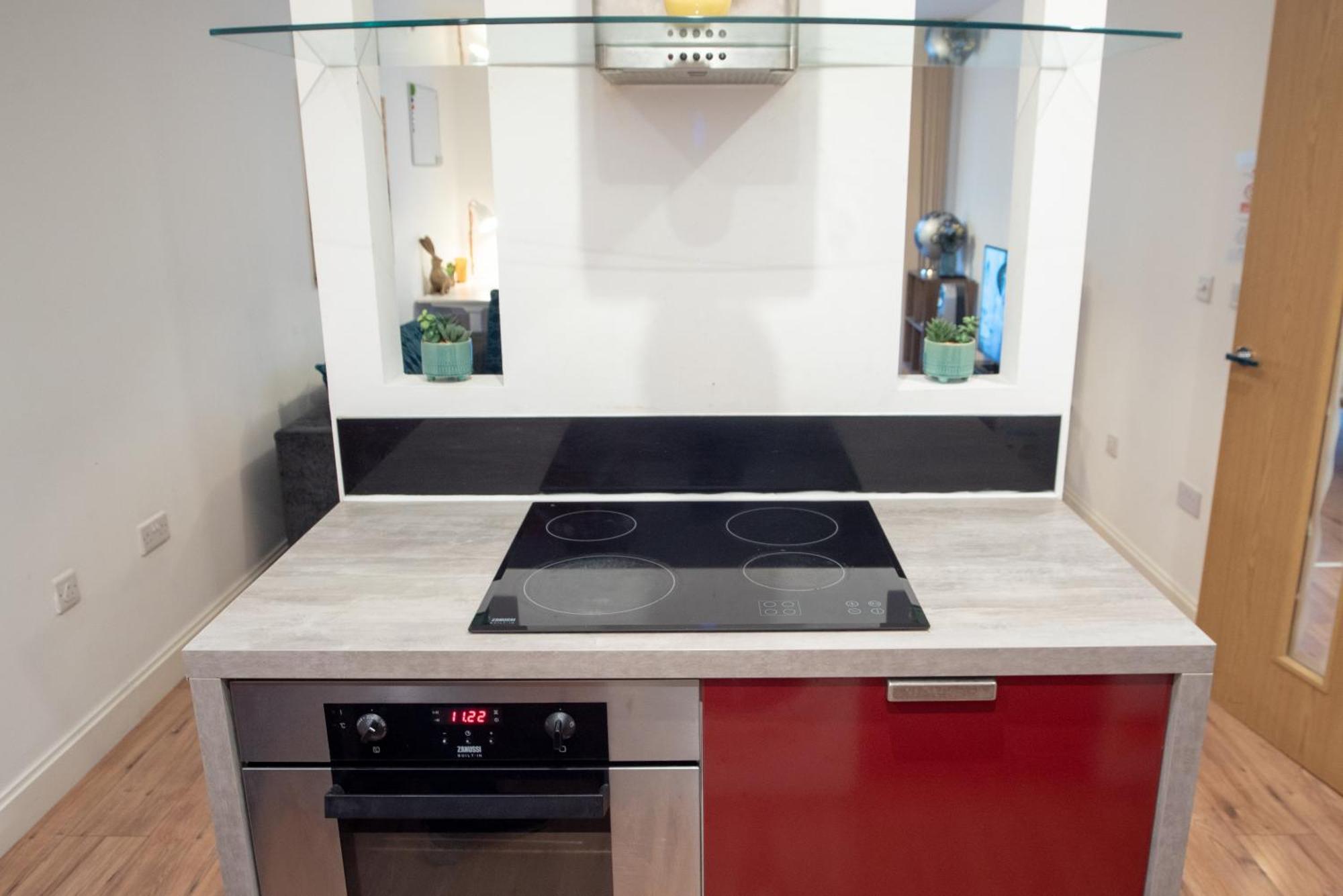 Spacious 1 Bed Apartment With Workspace, Coffee & Free Secure Parking 버밍엄 외부 사진